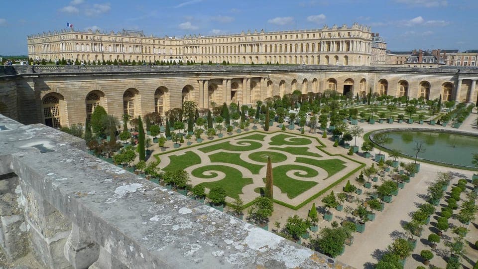 From Paris: Versailles Palace and Gardens Guided Experience Gallery Image 4