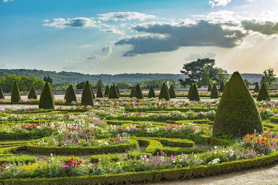 From Paris: Versailles Palace and Gardens Guided Experience Gallery Image 3