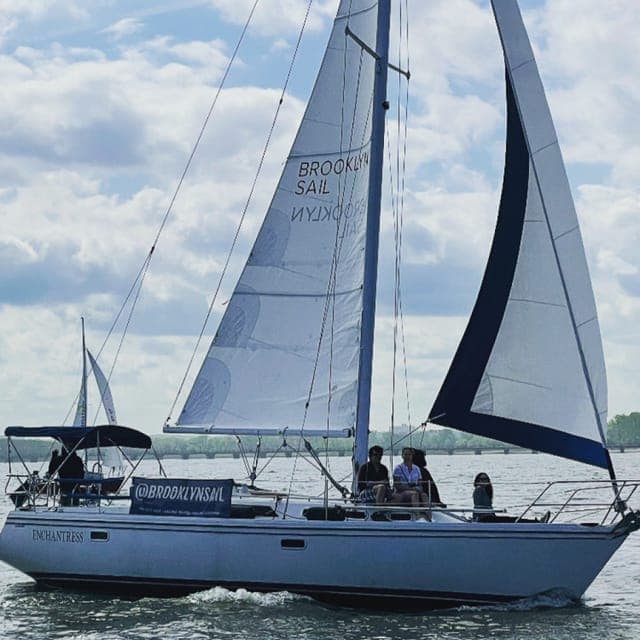 Brooklyn Sightseeing Sailboat Cruise Gallery Image 1