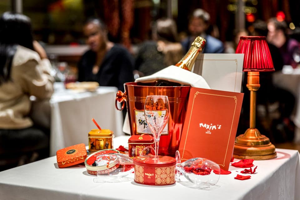 Seine River Cruise with 3-Course Dinner & Live Music Gallery Image 2