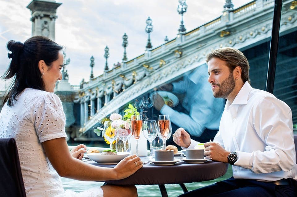 3-Course-Dinner Cruise with Wine on the Seine River Gallery Image 3