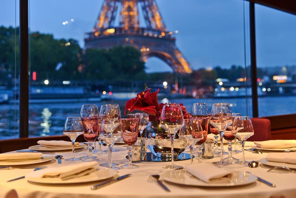 New Year's Eve Seine Cruise and Dinner in Paris Gallery Image 1