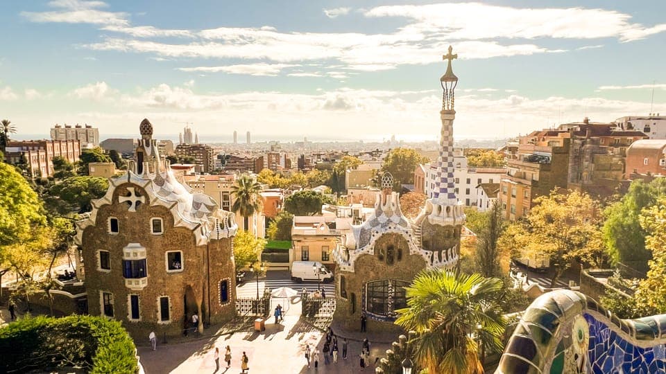 46. Park Güell & La Sagrada Familia Tickets and Tour - Image 46