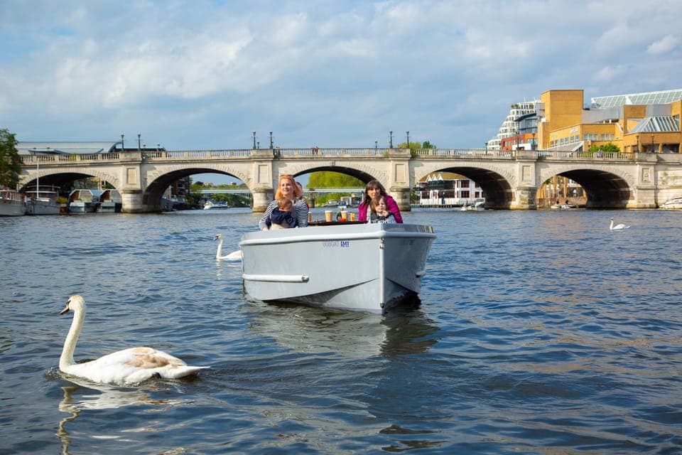 GoBoat Rental in Kingston upon Thames Gallery Image 3