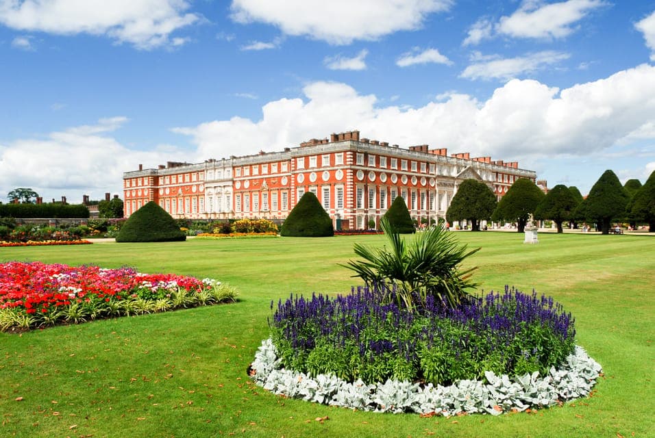 Skip-the-line Hampton Court Palace from London by Car Gallery Image 2