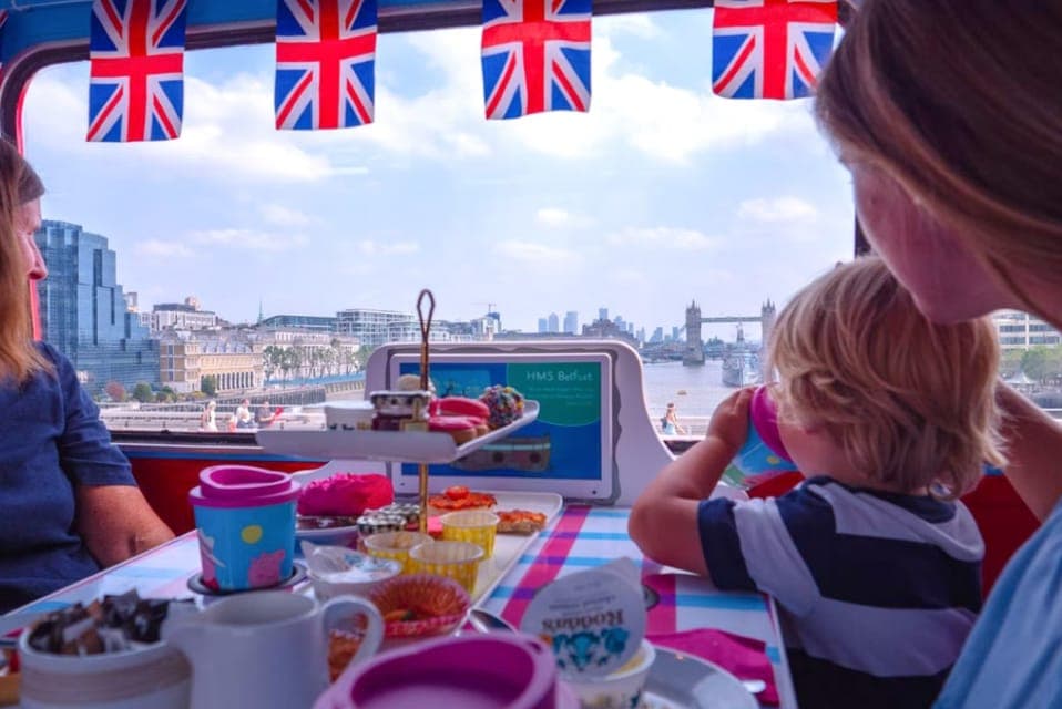 Peppa Pig Afternoon Tea Bus Tour with Audio Guide Gallery Image 3