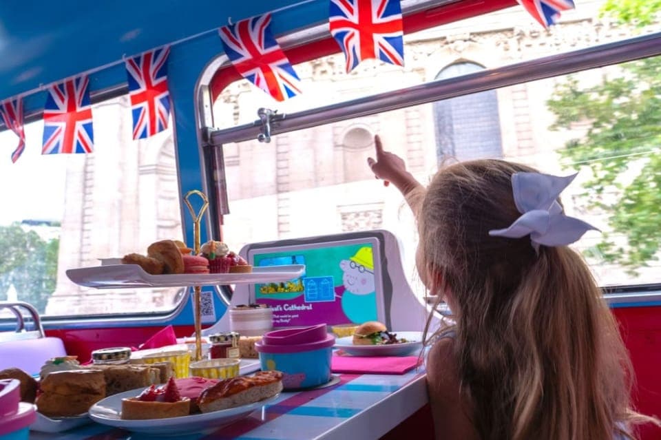 Peppa Pig Afternoon Tea Bus Tour with Audio Guide Gallery Image 4