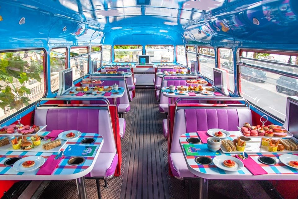 41. Peppa Pig Afternoon Tea Bus Tour with Audio Guide - Image 41