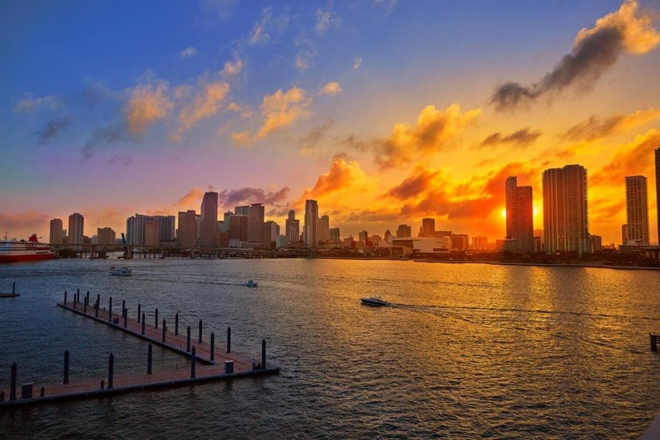Sunset Cruise with Celebrity Homes & Open Bar Gallery Image 3