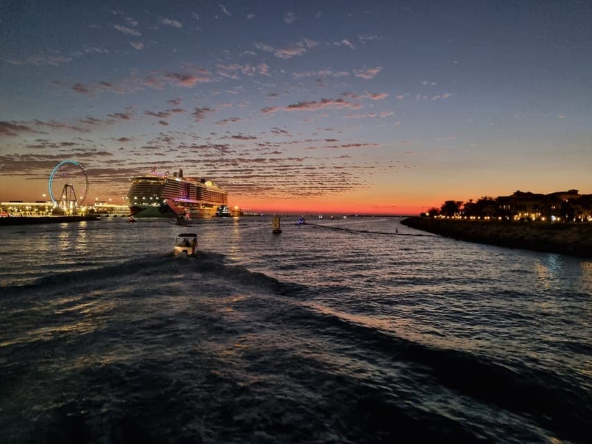 Luxury Sightseeing Cruise with Food and Drinks Gallery Image 2