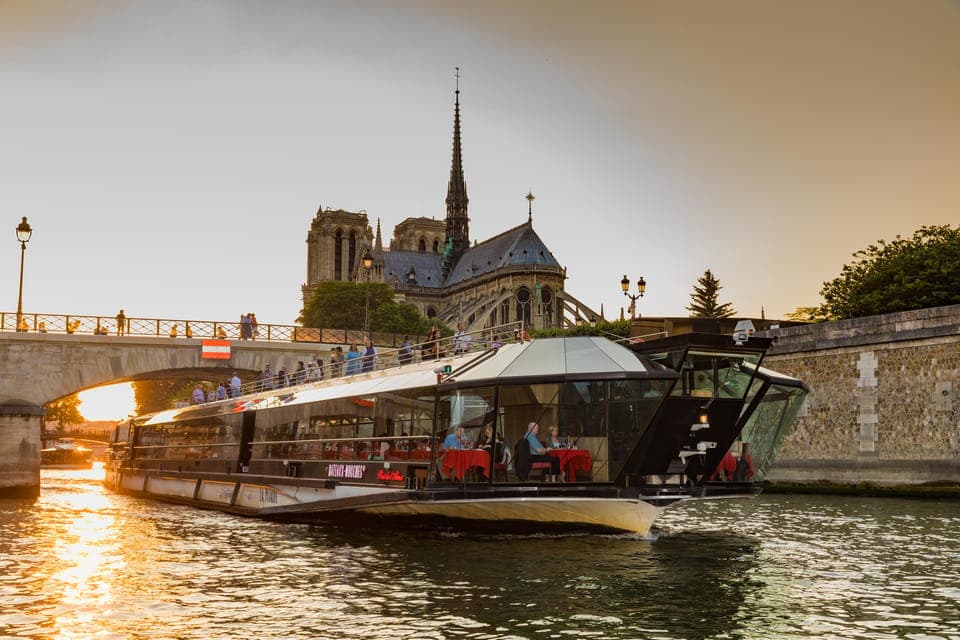 4-Course Dinner Cruise on Seine River with Live Music Gallery Image 3