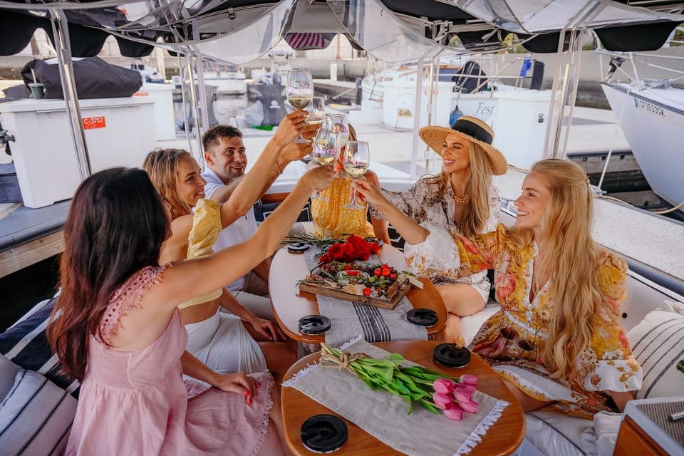 Luxury Cruise with Wine, Cheese & Sea Lions Gallery Image 2