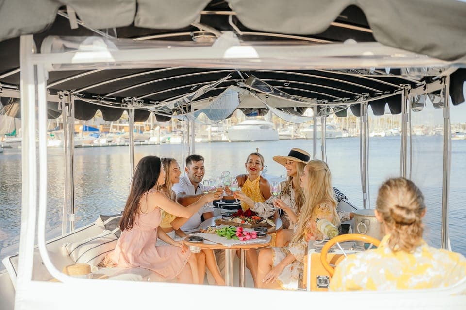 Luxury Cruise with Wine, Cheese & Sea Lions Gallery Image 4