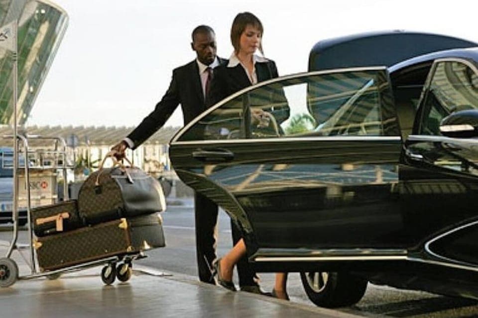 From Abu Dhabi Int. Airport: 1-Way Private Transfer to Dubai - Image NaN