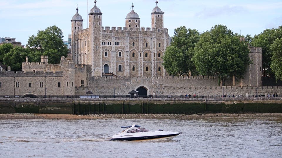 16. 2 hour private luxury yacht hire on the River Thames - Image 16
