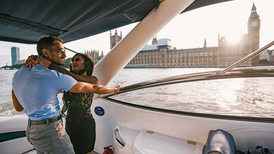 2 hour private luxury yacht hire on the River Thames Gallery Image 2