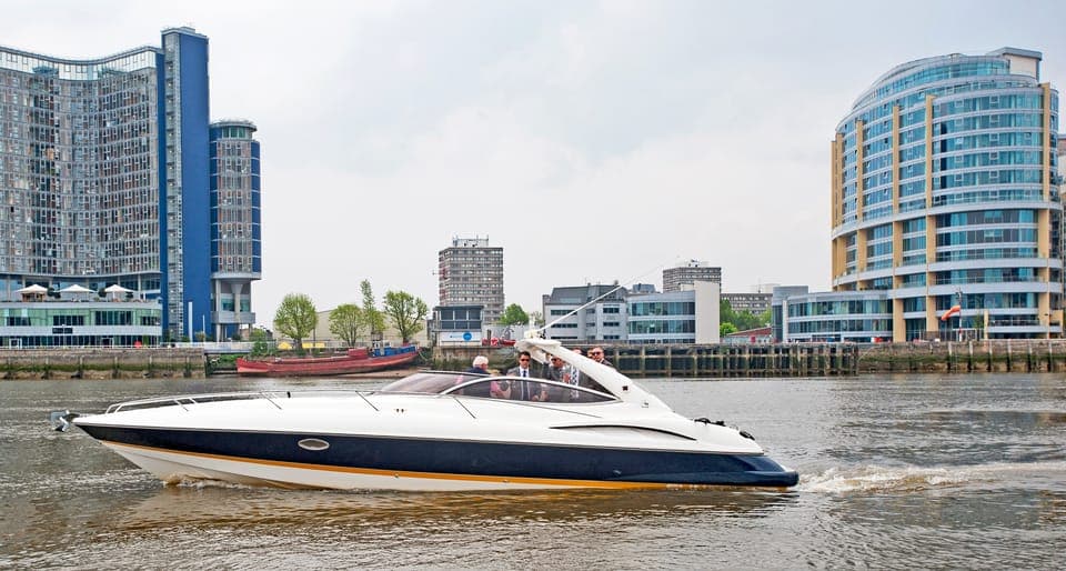 2 hour private luxury yacht hire on the River Thames Gallery Image 4