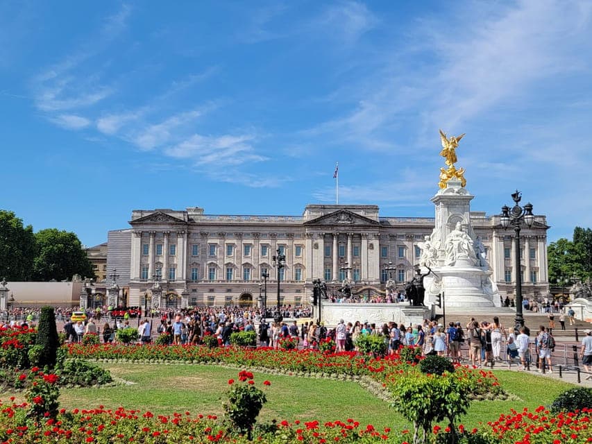 Royal Walking Tour and Buckingham Palace Audio Tour Gallery Image 3