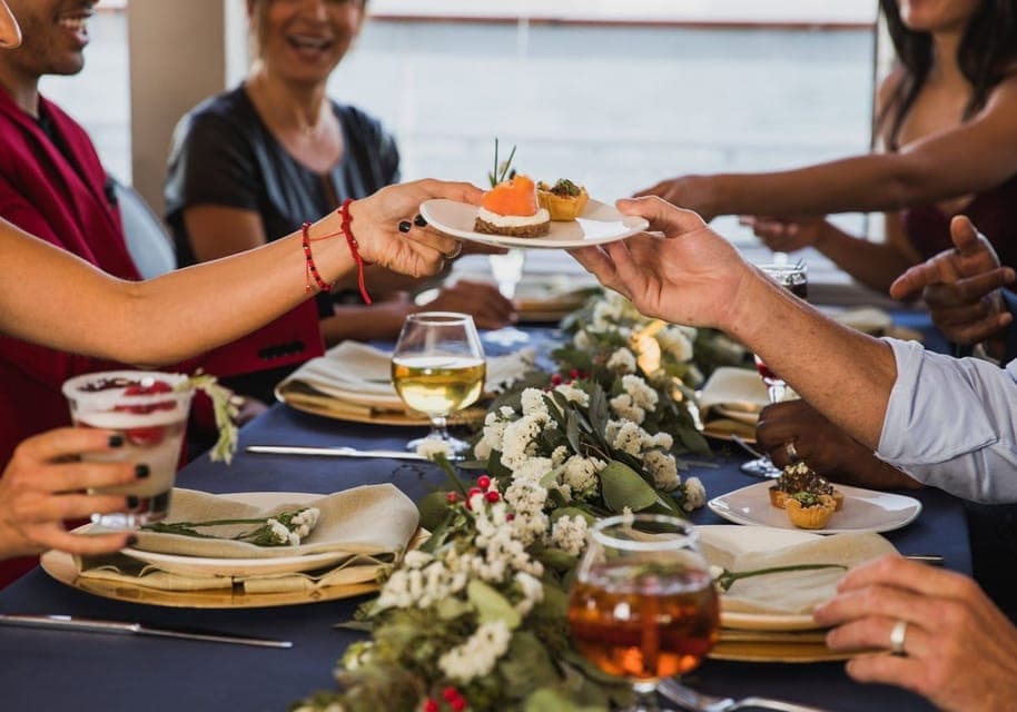 Marina Del Rey: Christmas Day Buffet Brunch or Dinner Cruise Gallery Image 3