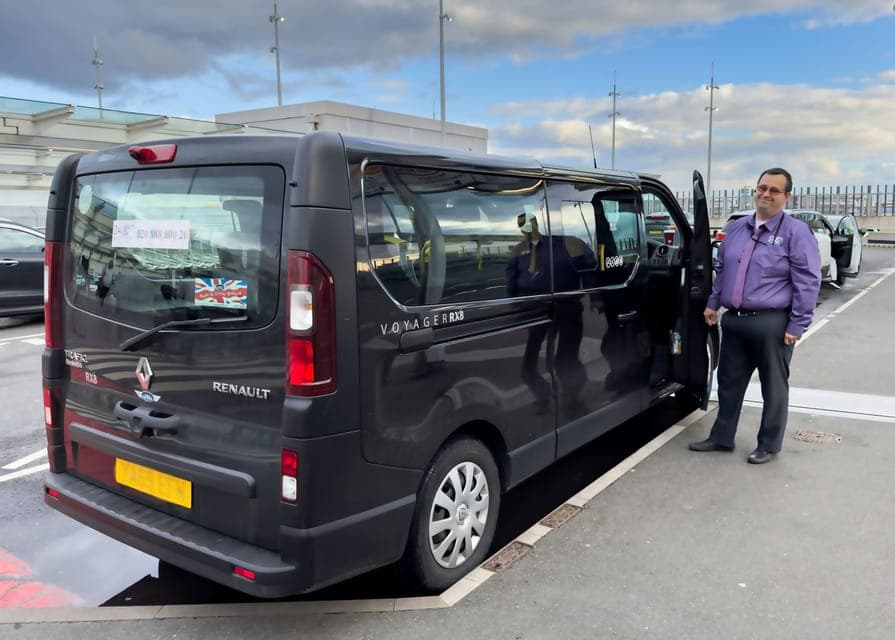 8 Seater Transfer: Heathrow Airport to/from Central London Gallery Image 2