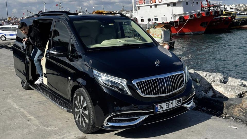 Istanbul: Private Airport Transfer with Meet and Greet Gallery Image 2
