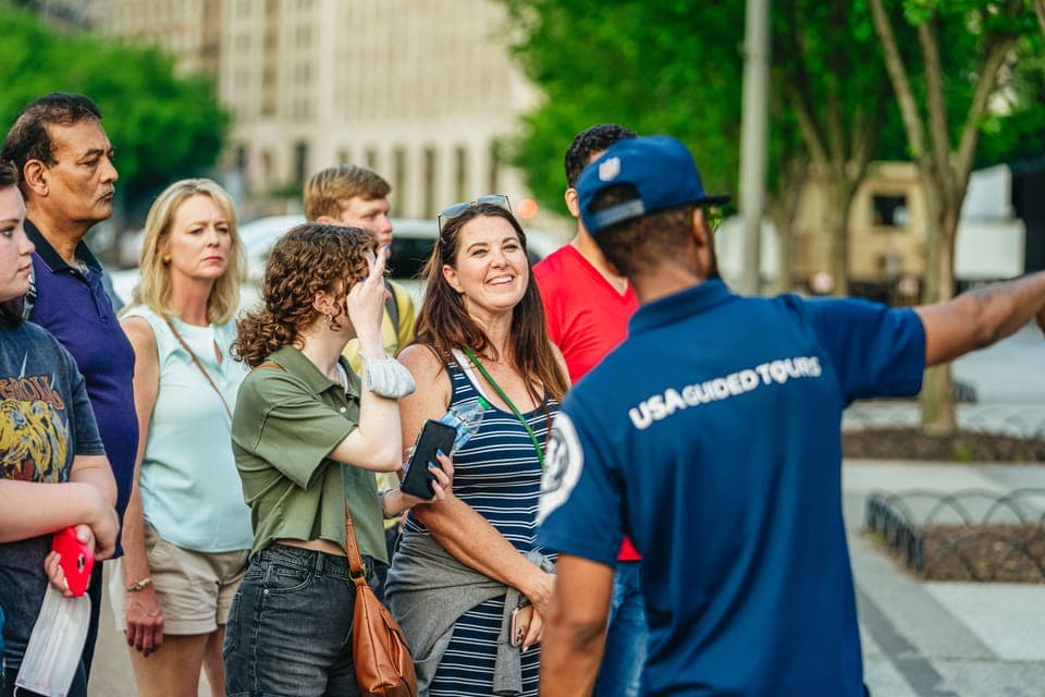 15. Washington DC: National Mall Night Bus Tour - Image 15