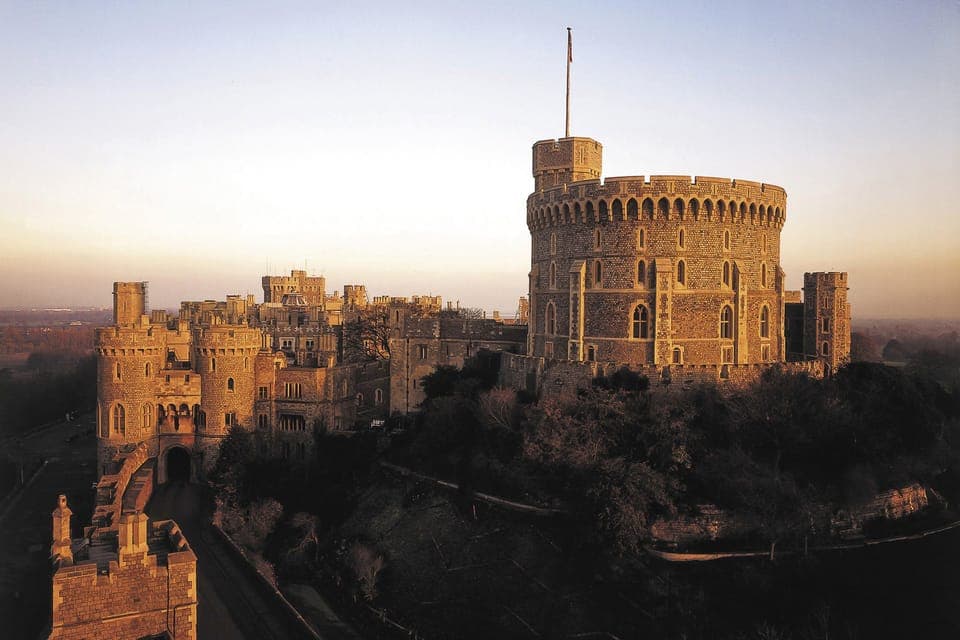 From London: Windsor Castle Afternoon Sightseeing Tour Gallery Image 4