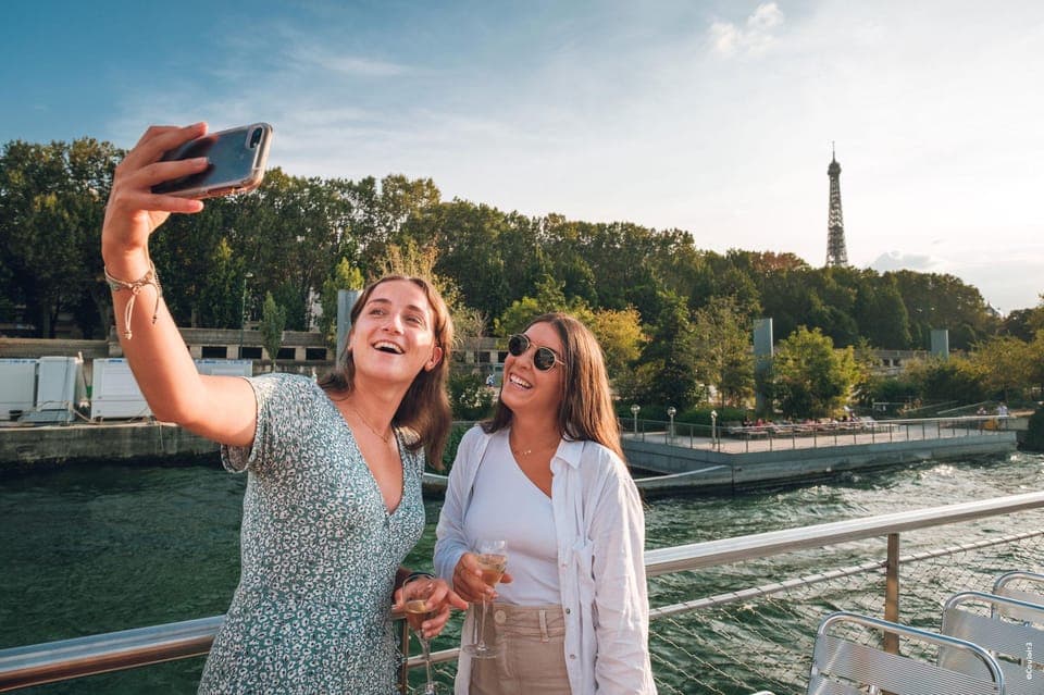 Evening River Cruise with Music Gallery Image 3