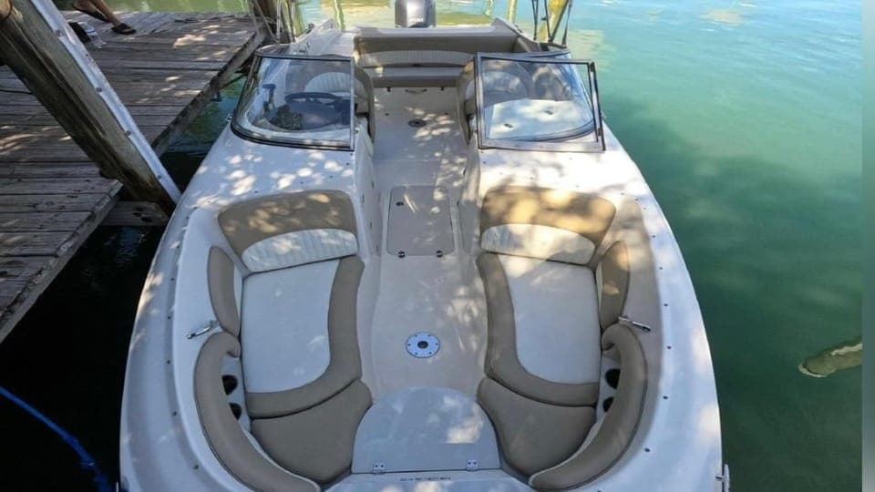 24-Foot Private Boat for up to 8 People Gallery Image 2