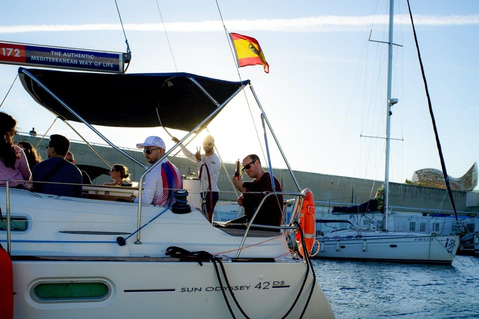 Sunset Sailing with Live Guitar Music and Tapas Gallery Image 2