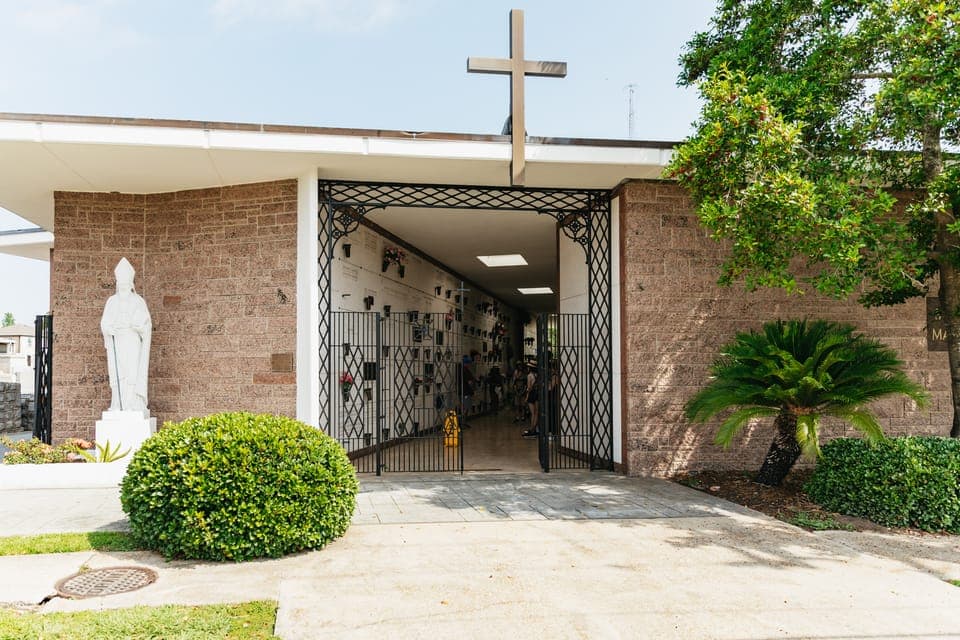 Cemetery Tour Gallery Image 3