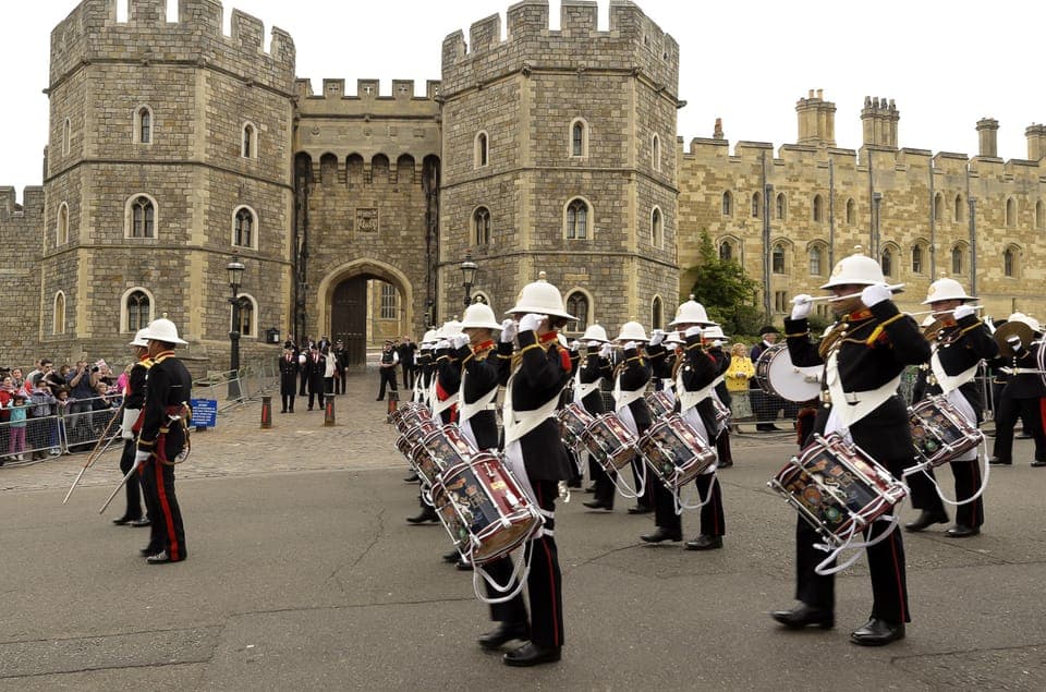 From London: Windsor Castle Afternoon Sightseeing Tour Gallery Image 3