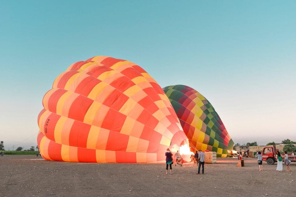 Sunrise Hot Air Balloon Tour with E-Certificate Gallery Image 1