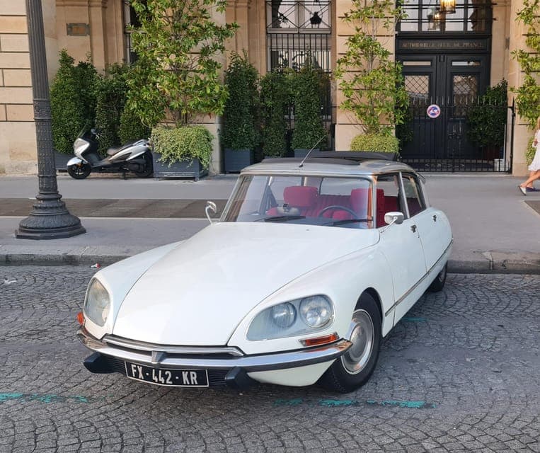 City Discovery Tour by Vintage Citroën DS Car Gallery Image 1
