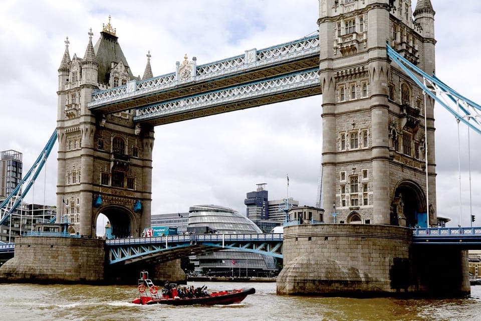 Speedboat Tour Through Heart of the City Gallery Image 1