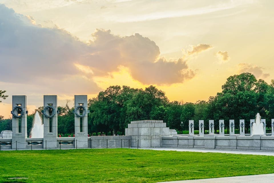Washington DC: National Mall Night Bus Tour Gallery Image 2