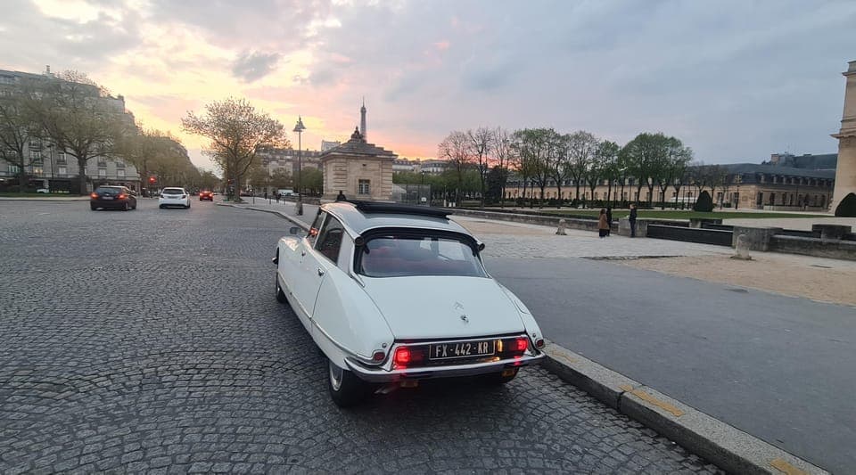 City Discovery Tour by Vintage Citroën DS Car Gallery Image 3