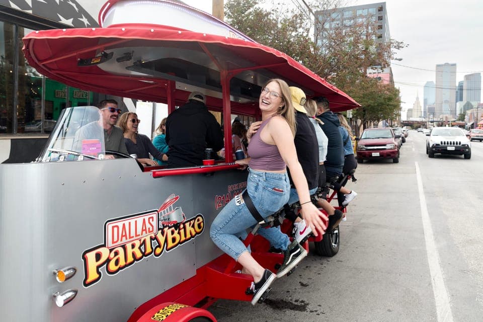 Dallas Party Bike Pub Crawl in Deep Ellum Gallery Image 4