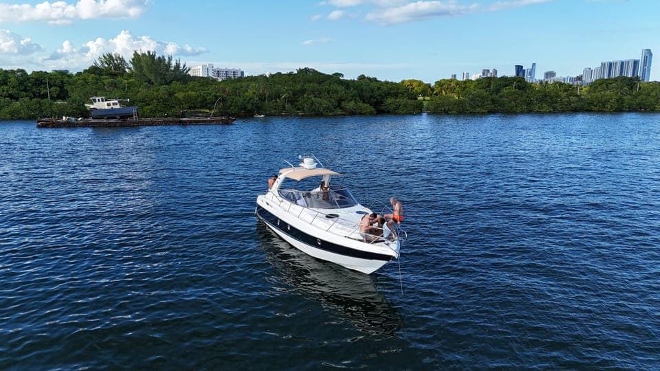 Private Yacht for up to 12 People Gallery Image 4