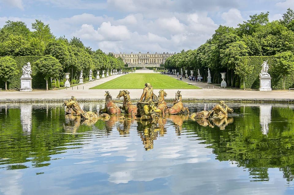 From Paris: Versailles Skip-the-Line Tour & Gardens Access Gallery Image 1