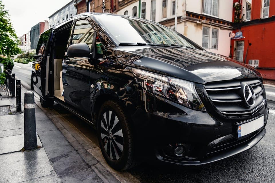Private Transfer from and to Airports Gallery Image 3
