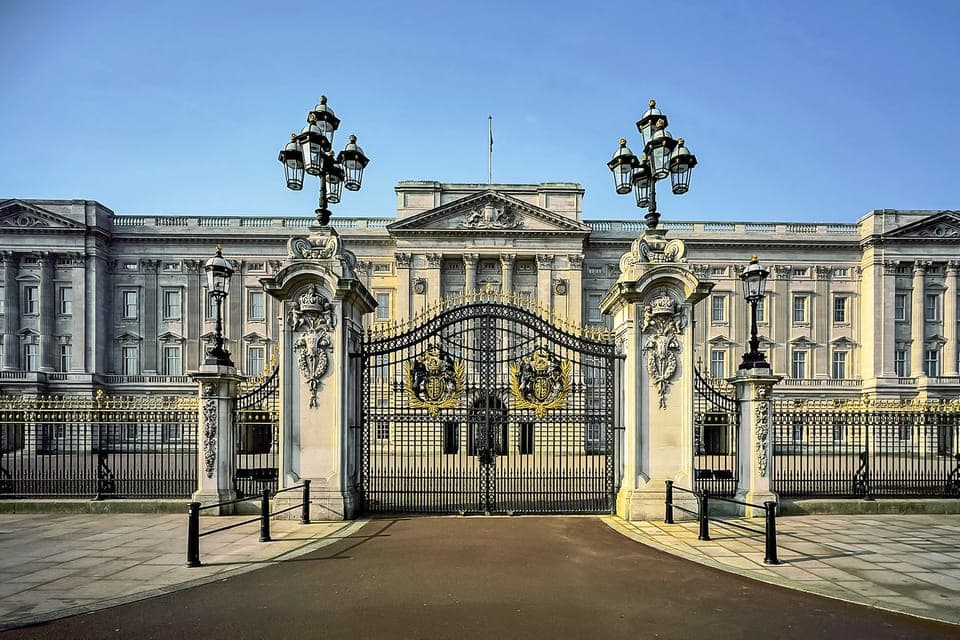 39. Buckingham Palace: The State Rooms Entrance Ticket - Image 39