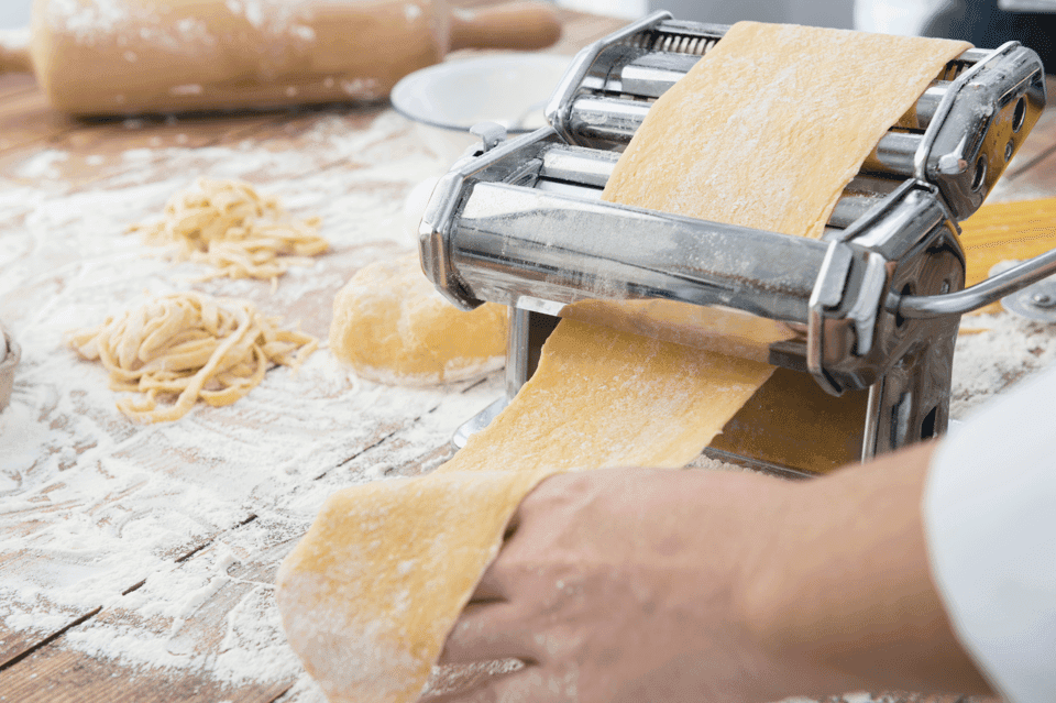 Master the Art of Colossal Shrimp Alfredo Pasta Gallery Image 1