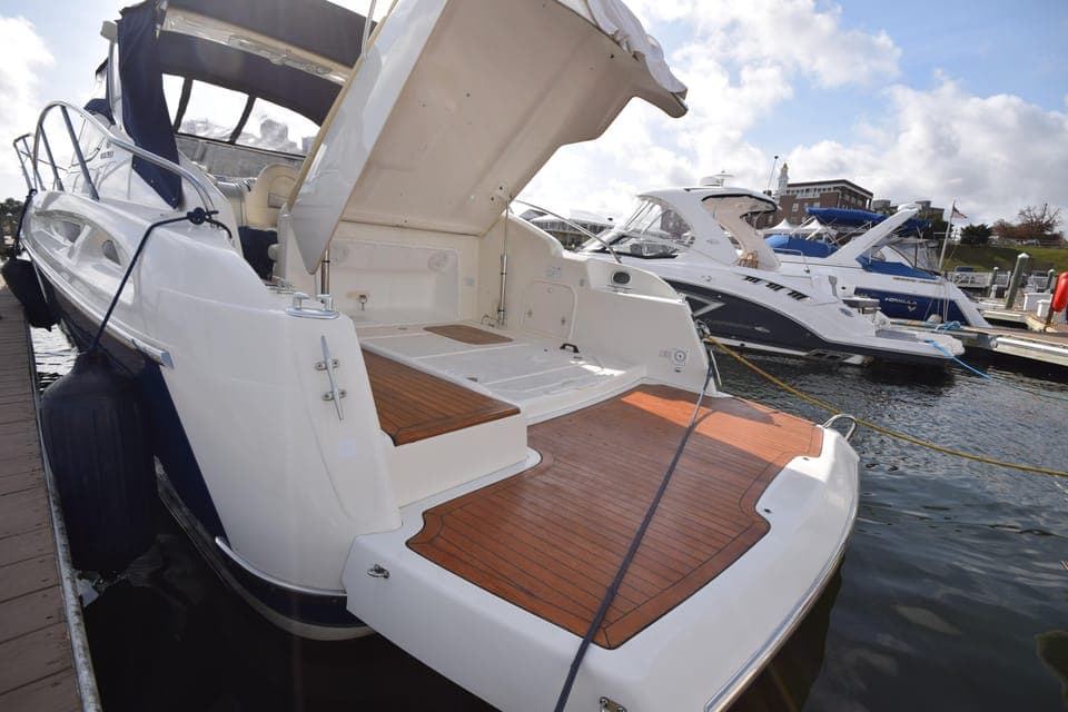 Private Yacht for up to 12 People Gallery Image 2