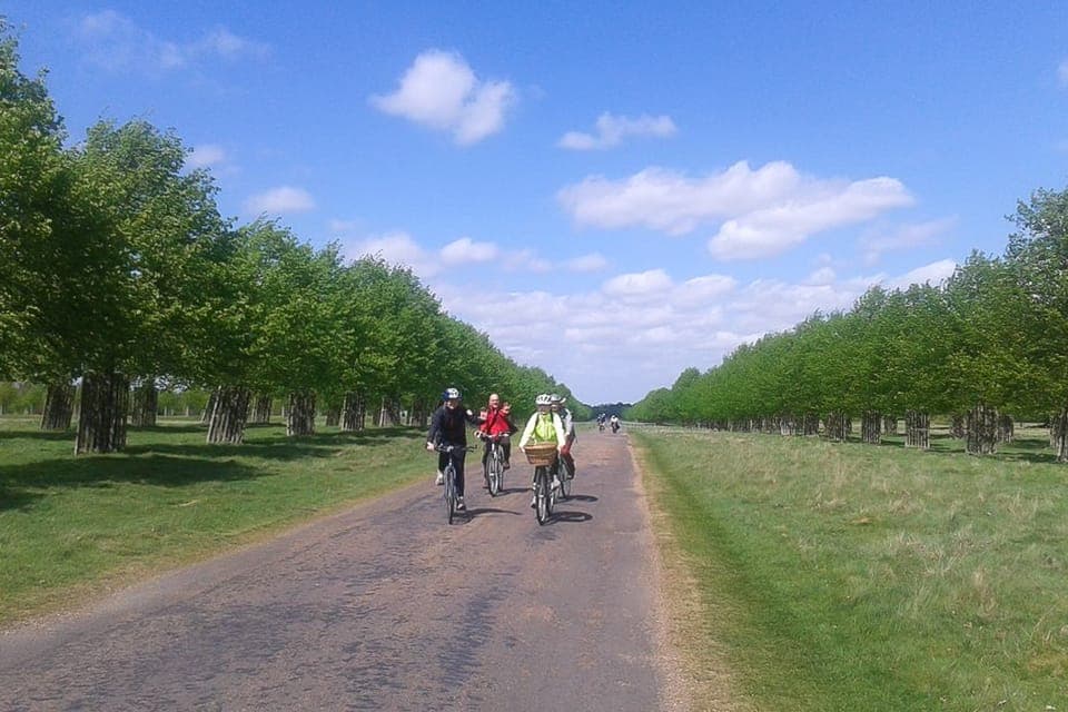 Hampton Court Palace: River Thames Bike Tour Gallery Image 2