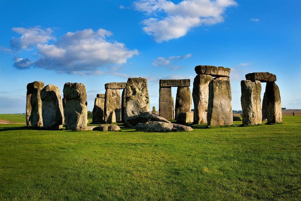 9. Stonehenge & Bath Day Trip with Optional Roman Baths - Image 9
