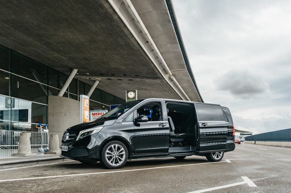 Private Transfer to/from CDG Airport Gallery Image 4