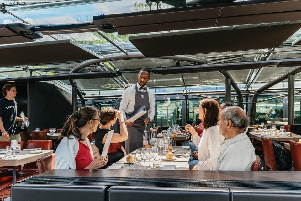 2-Hour River Seine Lunch Cruise with 3-course-menu Gallery Image 3