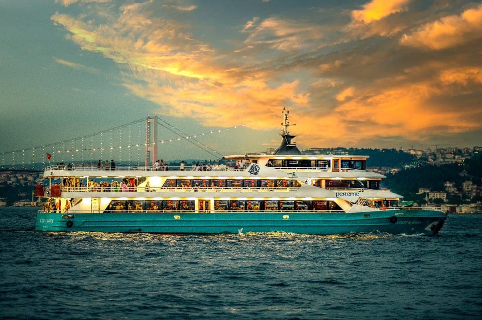 Istanbul: Bosphorus Dinner Cruise with Turkish Night Show Gallery Image 3