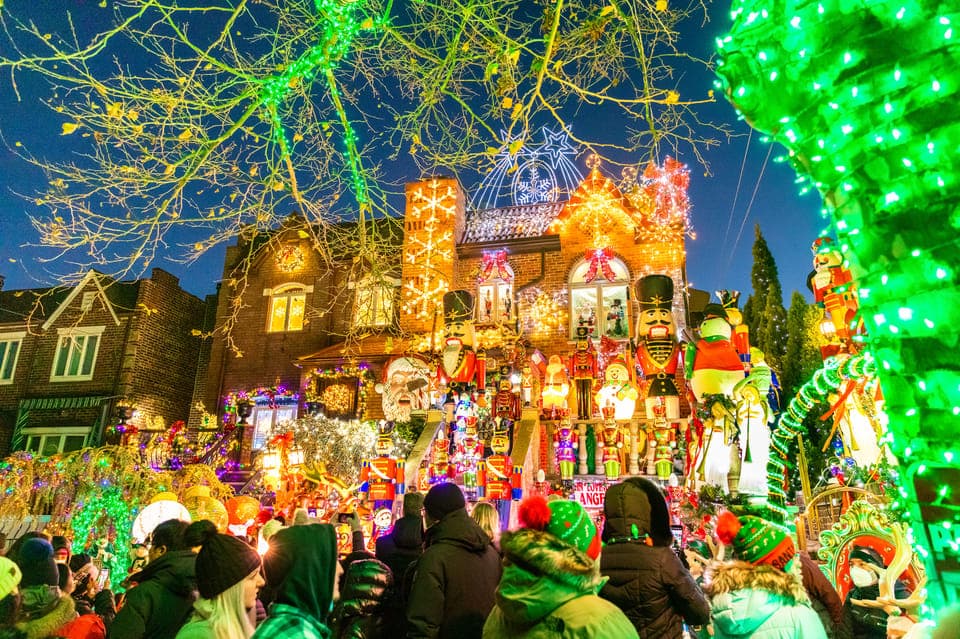From Manhattan: 4-Hour Dyker Heights Holiday Lights Bus Tour Gallery Image 1